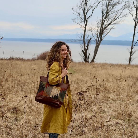 Meet your Posher, Jessica - Picture 1 of 1